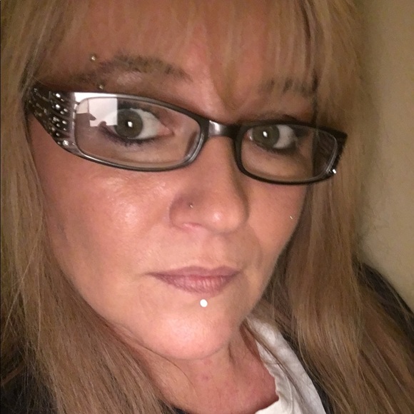 Meet your Posher, Michelle - Picture 1 of 1